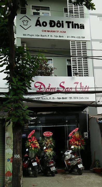 Shop áo đôi trên đường Phạm Văn Bạch