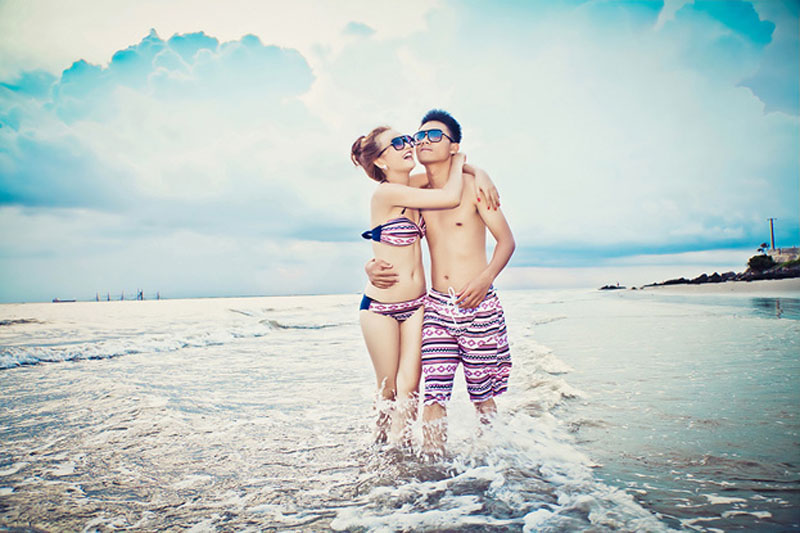 Chụp ảnh cưới trên bãi biển là sự lựa chọn tuyệt vời cho những cặp đôi muốn có một bộ ảnh cưới độc đáo và lãng mạn. Với khung cảnh xanh ngọc của biển cùng với ánh nắng chói chang, bộ ảnh của bạn sẽ trở nên đầy nghệ thuật và đáng ghi nhớ. Hãy xem những bức ảnh đôi chụp hình cưới biển để được truyền cảm hứng và ý tưởng tuyệt vời.