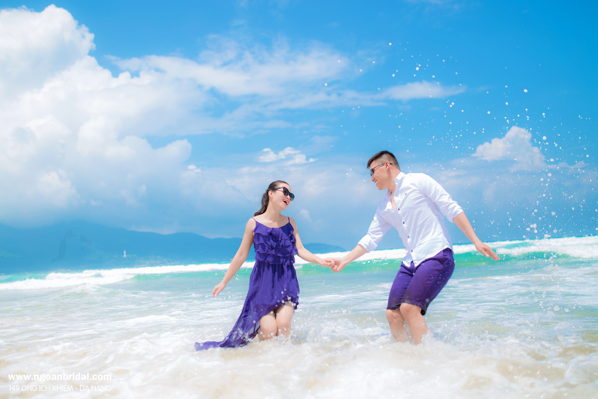 Các cặp đôi đang tìm kiếm bộ ảnh cưới thật đáng nhớ trên bãi biển? Hãy lựa chọn những chiếc váy cặp đôi xinh xắn để có những khoảnh khắc đầy lãng mạn và ấn tượng.